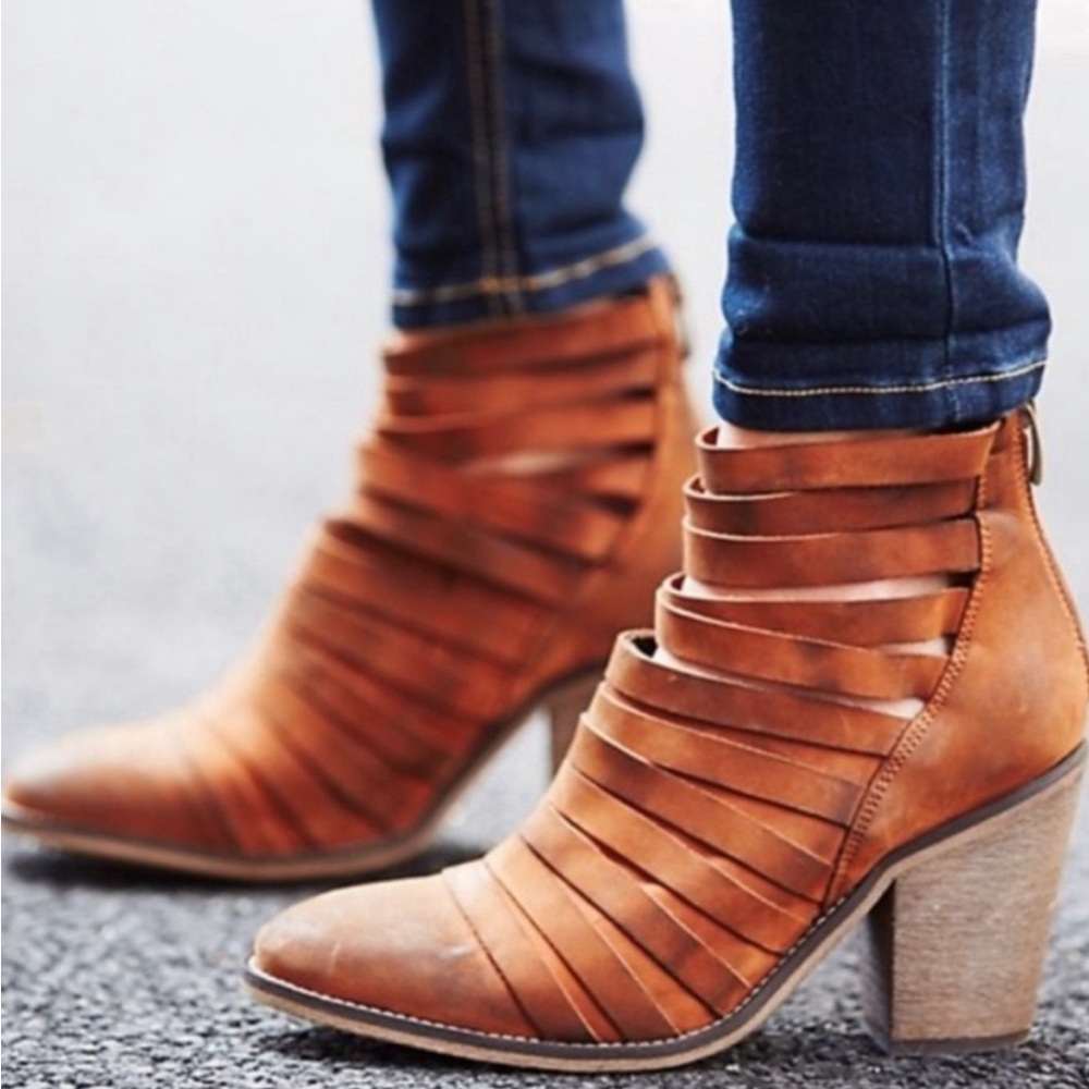 Free People Hybrid stacked heel bootie zipper closure size 8